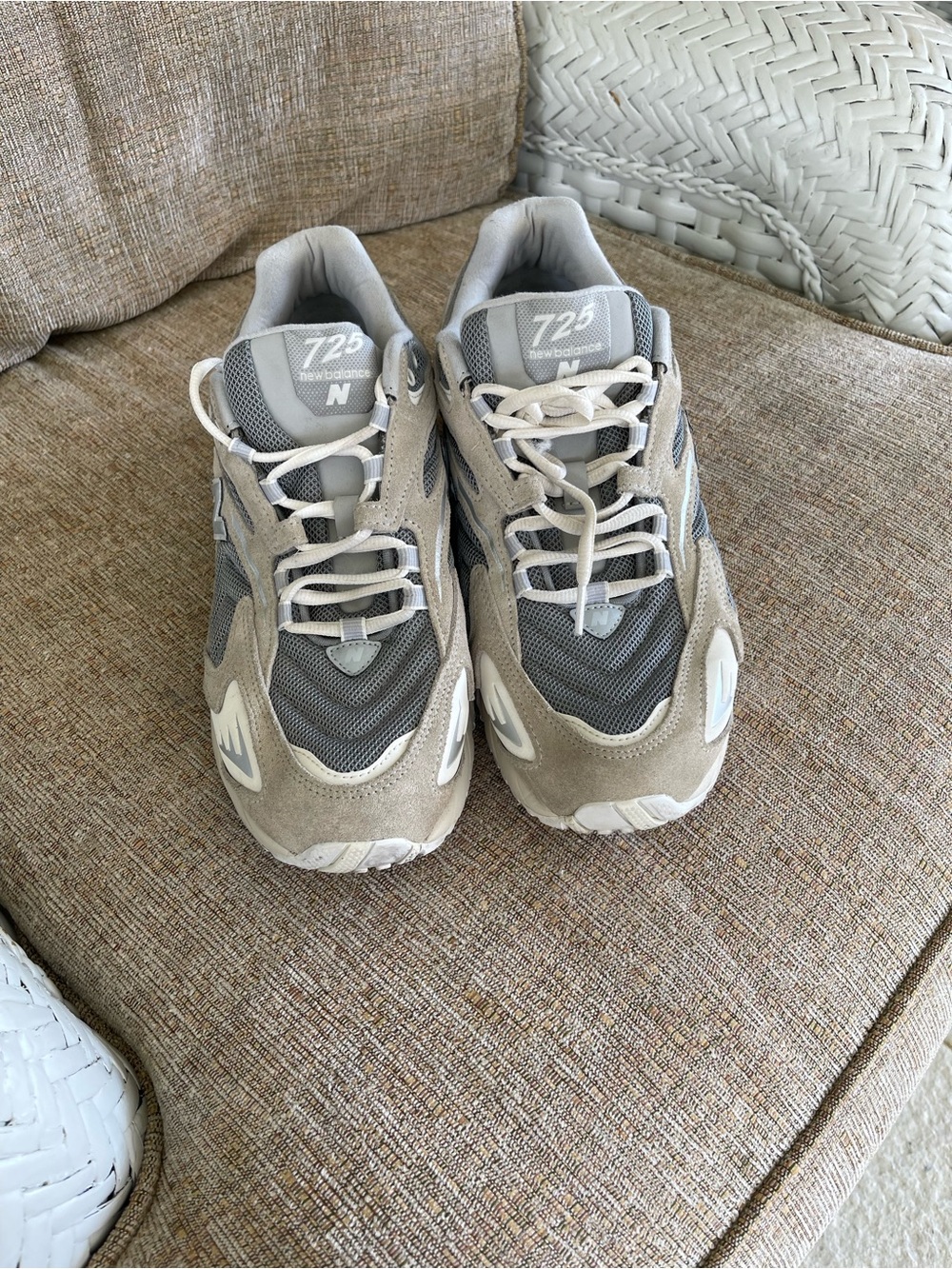 New Balance 725 Men's Gray and Beige Athletic Sneakers